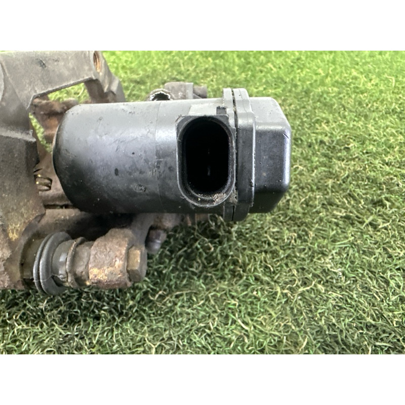 Суппорт тормозной (тормозная система) AUDI A4 B8 2013 2.0 TFSI 8K0615404E