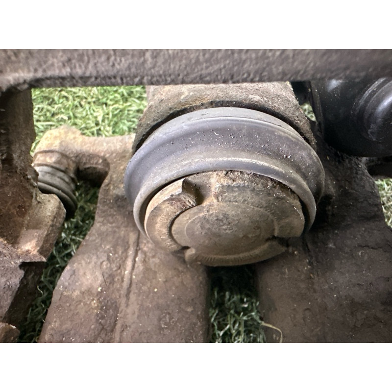 Суппорт тормозной (тормозная система) AUDI A4 B8 2013 2.0 TFSI 8K0615404E