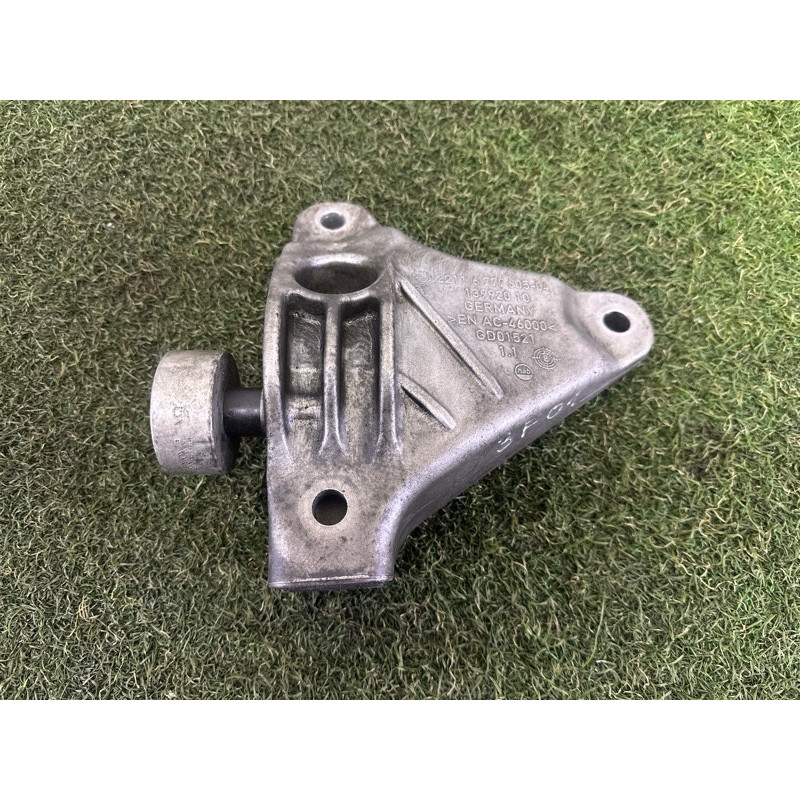 Кронштейн подушки двигателя (кронштейны двигателя) BMW 7-series F01 2011 3.0 N54 22116777605