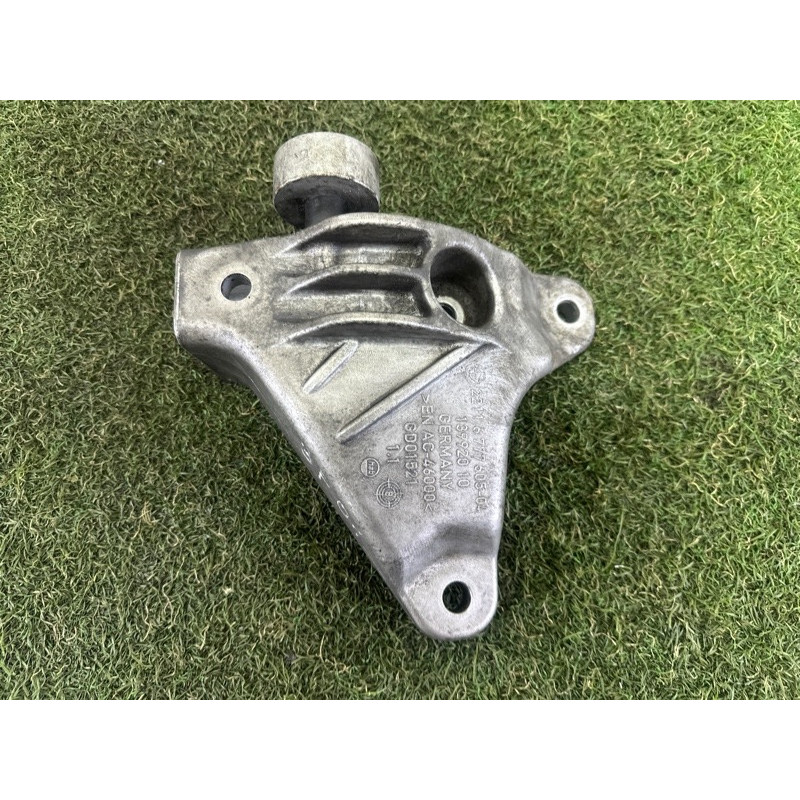 Кронштейн подушки двигателя (кронштейны двигателя) BMW 7-series F01 2011 3.0 N54 22116777605