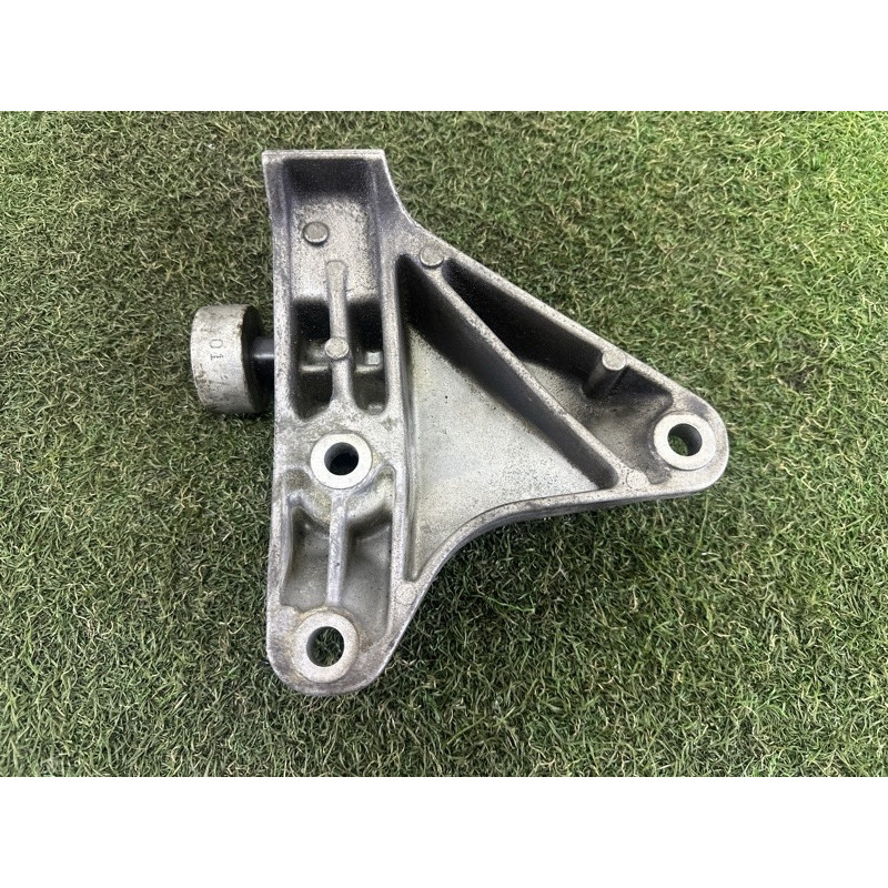 Кронштейн подушки двигателя (кронштейны двигателя) BMW 7-series F01 2011 3.0 N54 22116777605