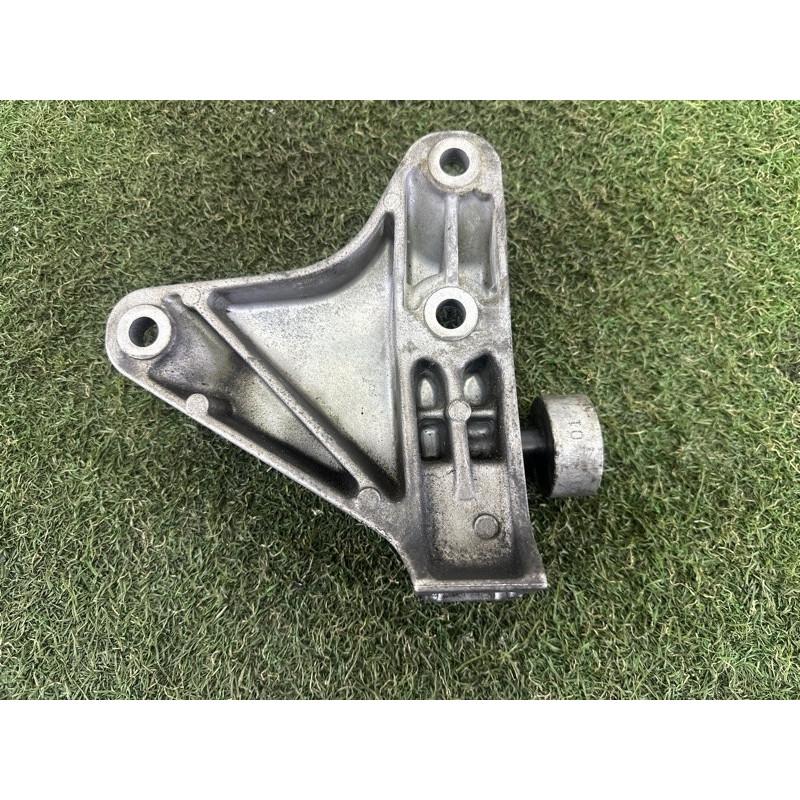 Кронштейн подушки двигателя (кронштейны двигателя) BMW 7-series F01 2011 3.0 N54 22116777605