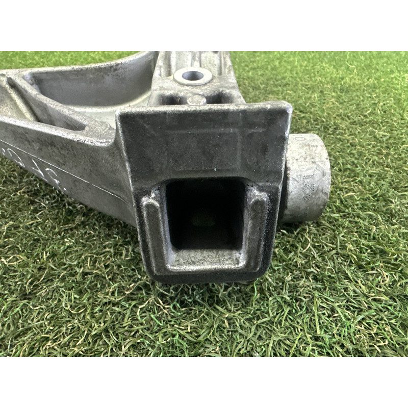 Кронштейн подушки двигателя (кронштейны двигателя) BMW 7-series F01 2011 3.0 N54 22116777605