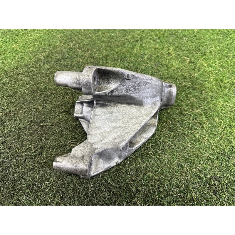 Кронштейн подушки двигателя (кронштейны двигателя) AUDI A4 B8 2010 2.0 CAEB 8K0199307CC