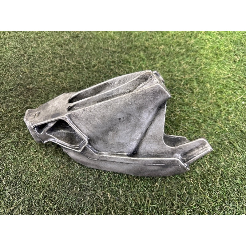 Кронштейн подушки двигателя (кронштейны двигателя) AUDI A4 B8 2010 2.0 CAEB 8K0199307CC