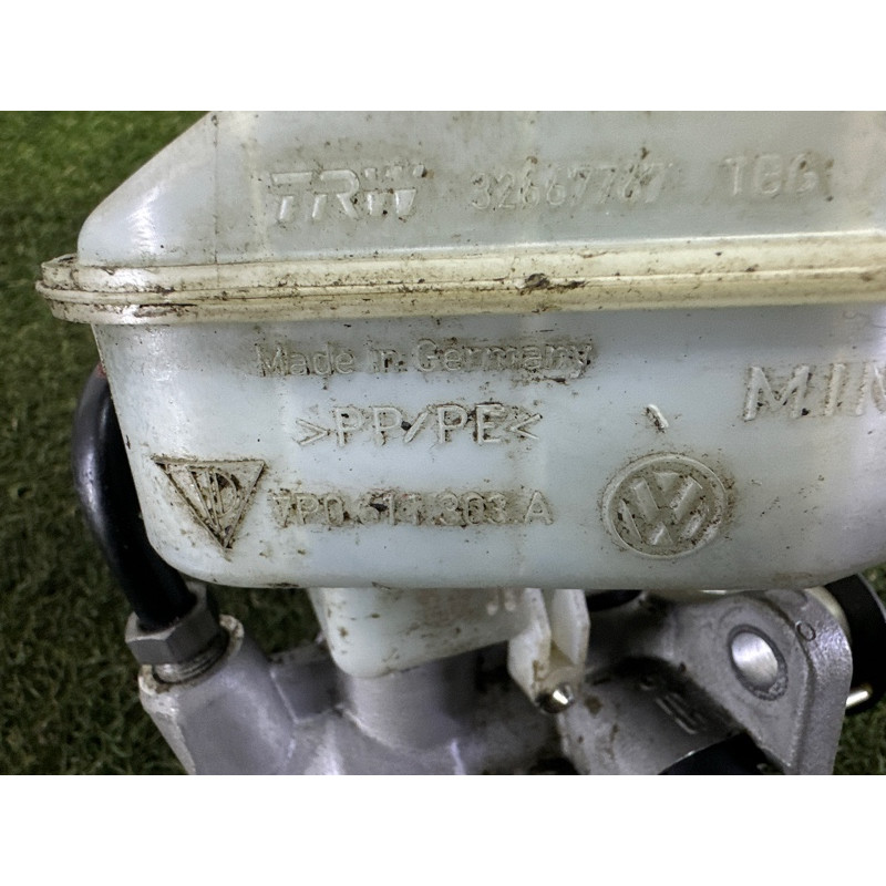 Головний гальмівний циліндр (гальмівна система) Volkswagen Touareg NF 2013 3.6 7P0611019A