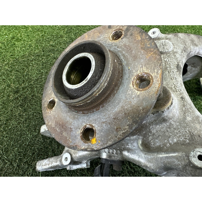 Цапфа подвески (подвеска) AUDI Q5 8R 2010 3.2 CALB 8R0505432C