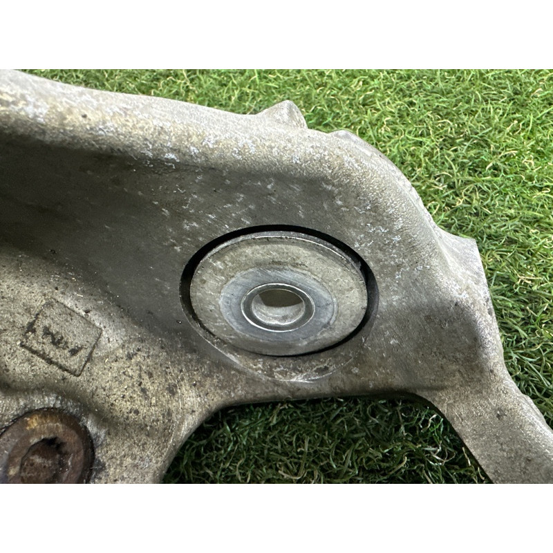 Цапфа подвески (подвеска) AUDI Q5 8R 2010 3.2 CALB 8R0505432C