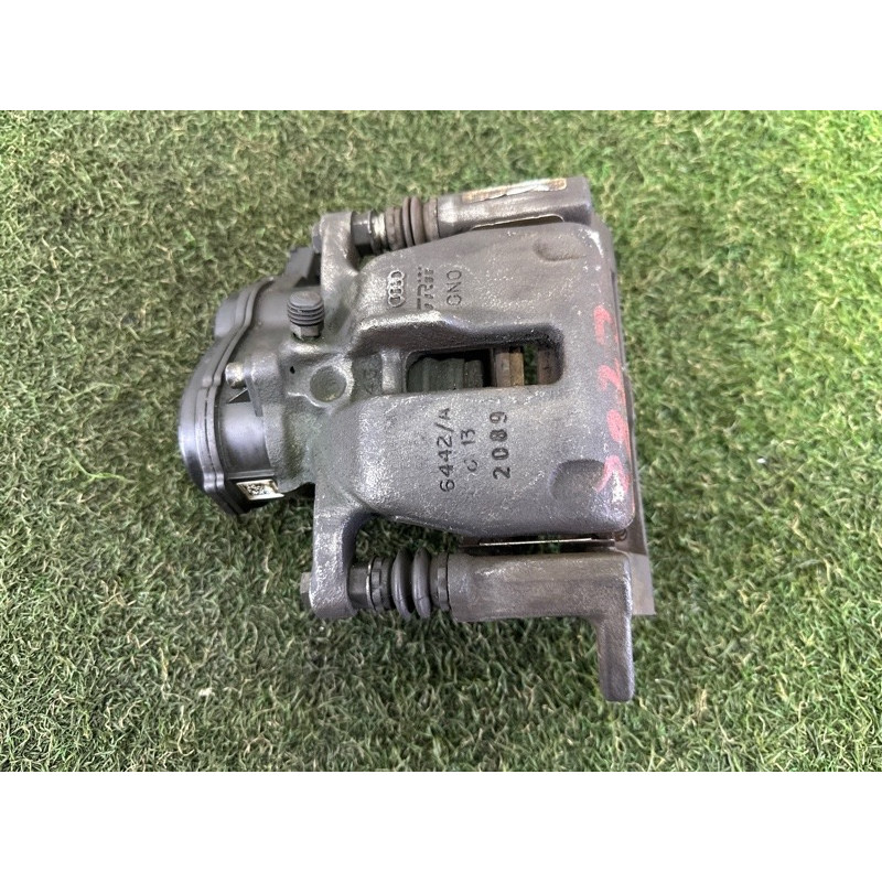 Суппорт тормозной (тормозная система) AUDI A4 B8 2010 2.0 CAEB 8K0615403B