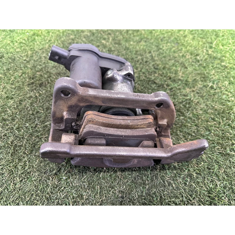 Суппорт тормозной (тормозная система) AUDI A4 B8 2010 2.0 CAEB 8K0615403B