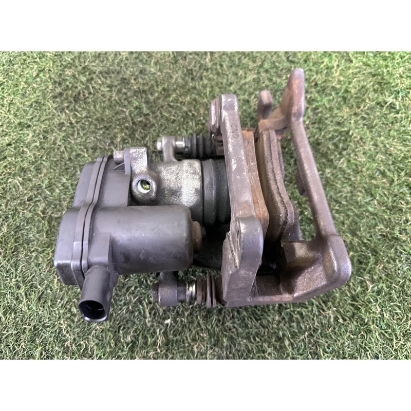 Суппорт тормозной (тормозная система) AUDI A4 B8 2010 2.0 CAEB 8K0615403B