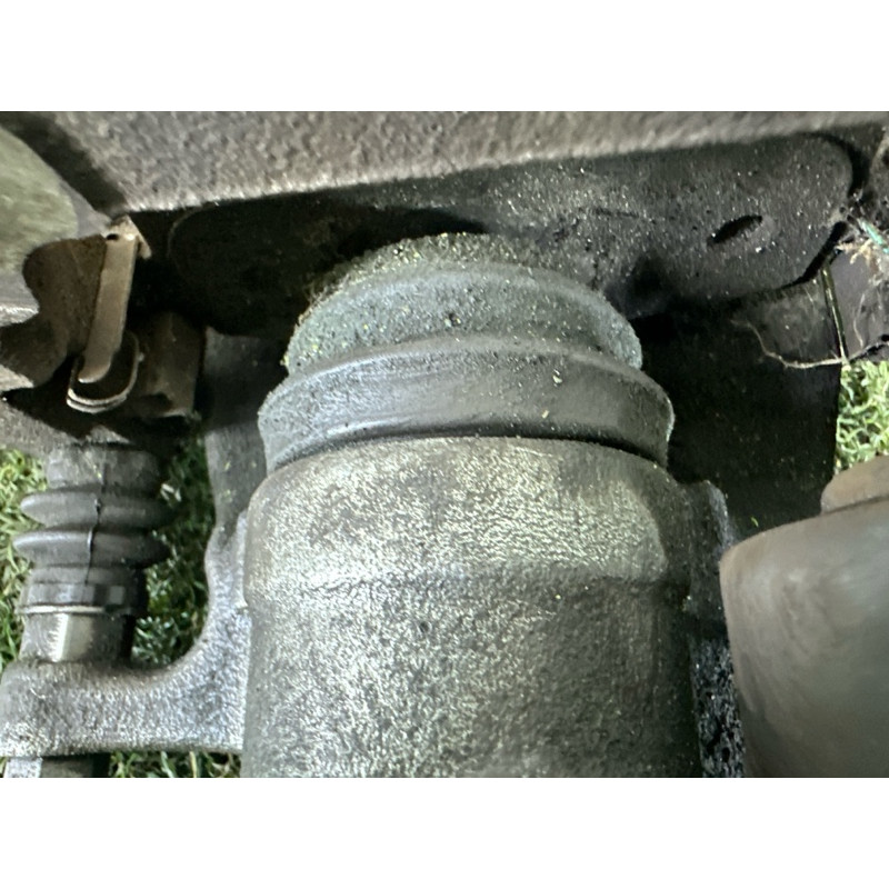 Суппорт тормозной (тормозная система) AUDI A4 B8 2010 2.0 CAEB 8K0615403B