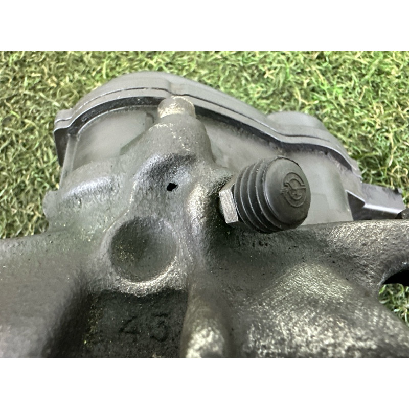 Суппорт тормозной (тормозная система) AUDI A4 B8 2010 2.0 CAEB 8K0615403B