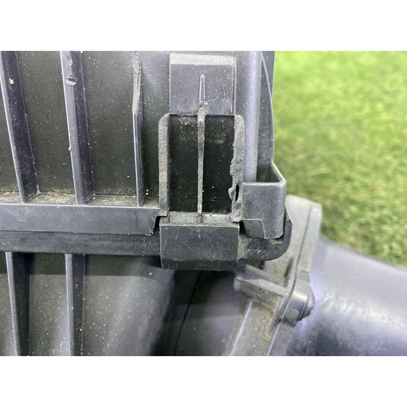 Корпус воздушного фильтра (впускная система) Volkswagen Touareg NF 2011 3.0 TDI 7P0129607E