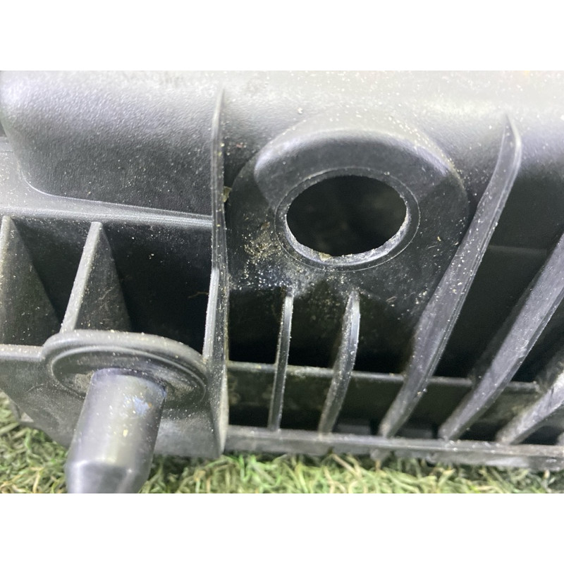 Корпус воздушного фильтра (впускная система) Volkswagen Touareg NF 2011 3.0 TDI 7P0129607E