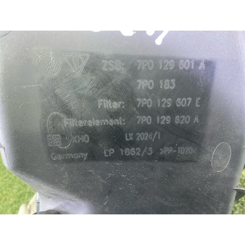 Корпус воздушного фильтра (впускная система) Volkswagen Touareg NF 2011 3.0 TDI 7P0129607E