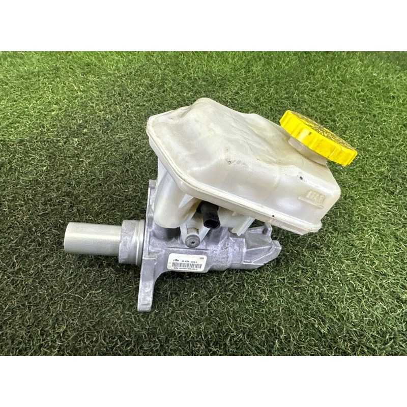 Главный тормозной цилиндр (тормозная система) Jeep Grand Cherokee WK2 2018 3.6 68306574AB