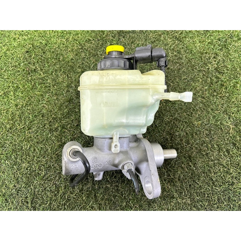 Главный тормозной цилиндр (тормозная система) AUDI Q7 4L 2011 3.0 TFSi 7L8611019F