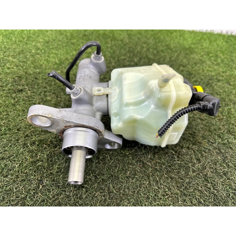 Главный тормозной цилиндр (тормозная система) AUDI Q7 4L 2011 3.0 TFSi 7L8611019F