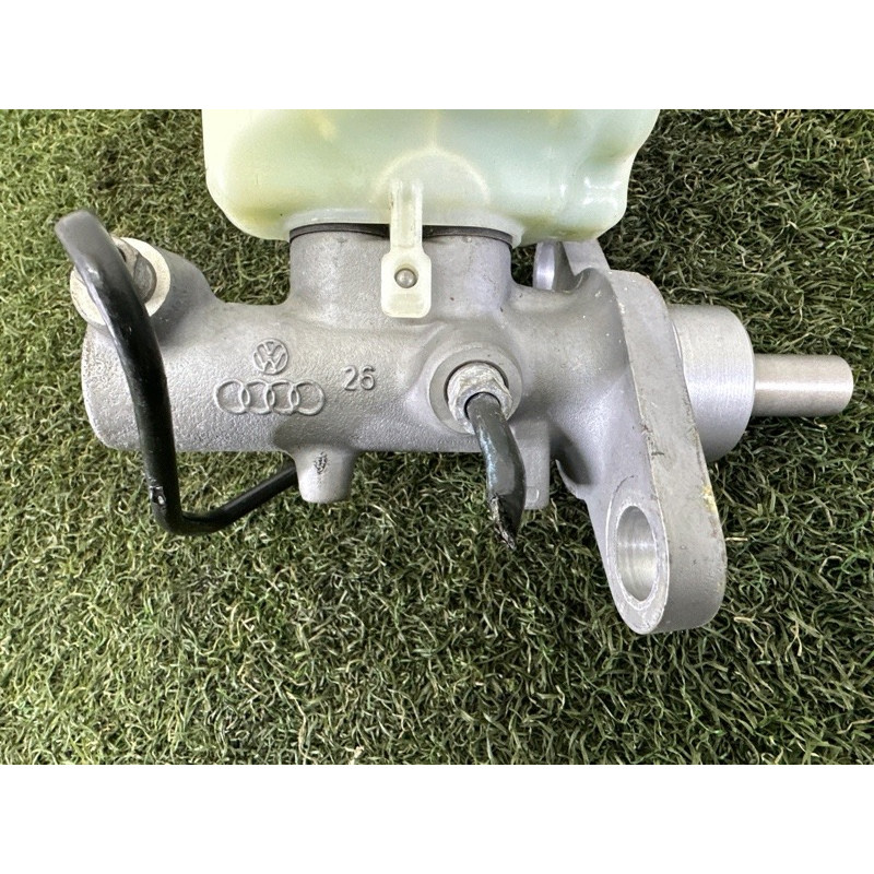 Главный тормозной цилиндр (тормозная система) AUDI Q7 4L 2011 3.0 TFSi 7L8611019F