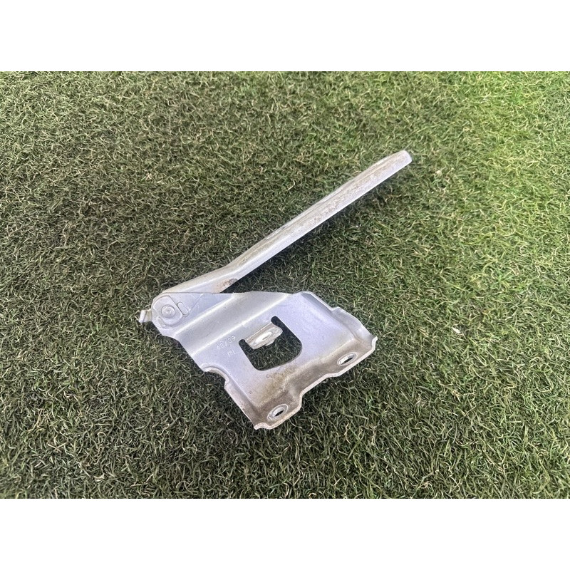 Петля капота (кузов и элементы) AUDI A4 B8 2010 2.0 CAEB 8K0823302D