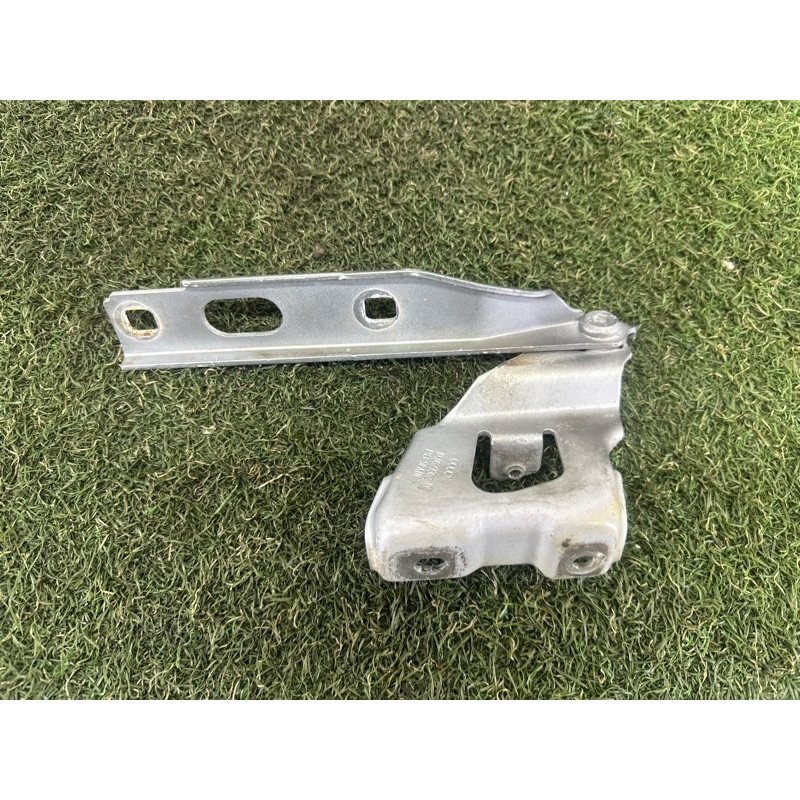 Петля капота (кузов и элементы) AUDI A4 B8 2010 2.0 CAEB 8K0823302D