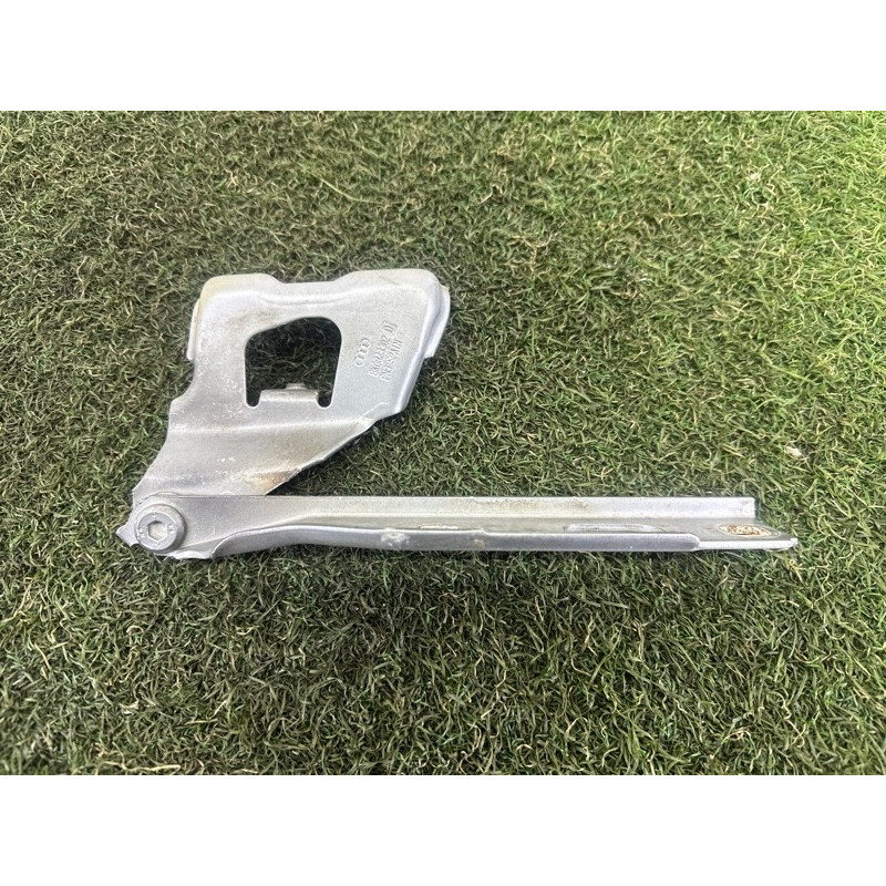 Петля капота (кузов и элементы) AUDI A4 B8 2010 2.0 CAEB 8K0823302D