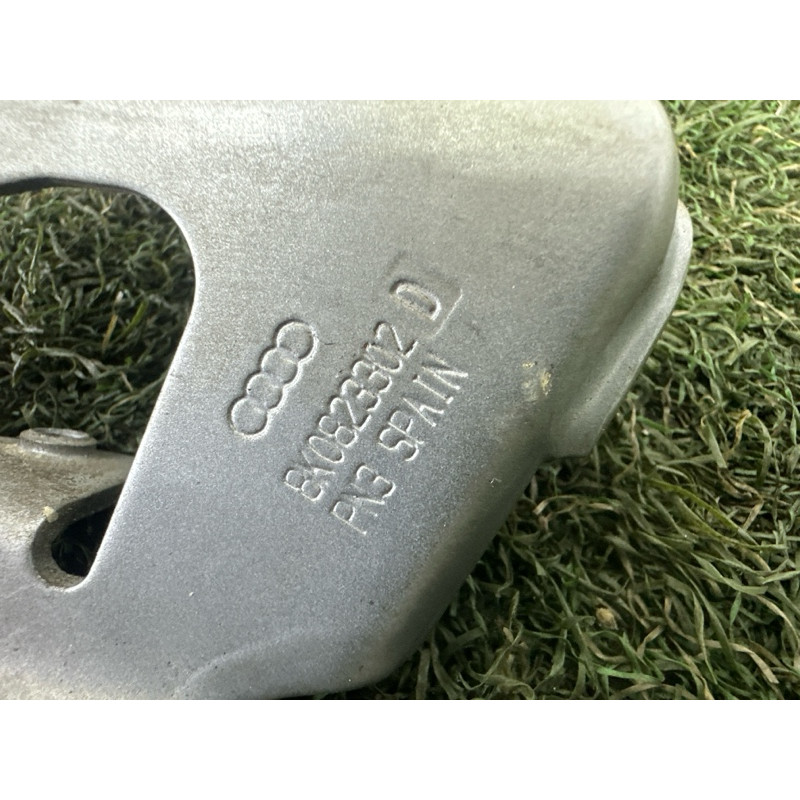 Петля капота (кузов и элементы) AUDI A4 B8 2010 2.0 CAEB 8K0823302D