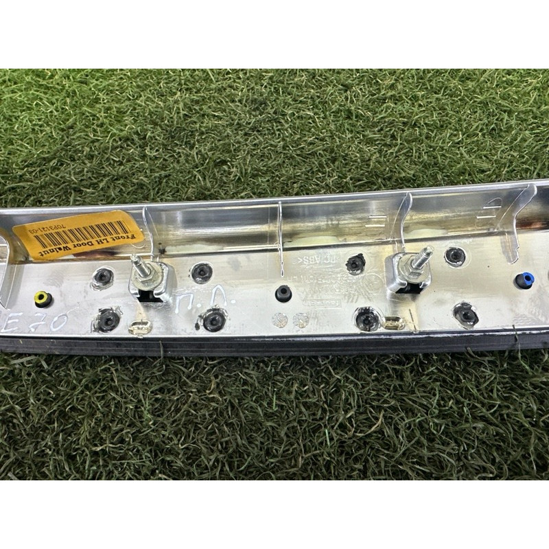 Декоративная накладка карты двери (салон) BMW X5 E70 2010 N57D30A 51417137177