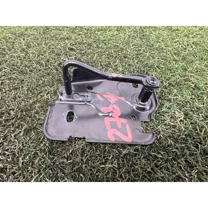 Ответная часть замка капота (кузов и элементы) AUDI Q5 FY 2018 2.0 DAYB 80A823185C