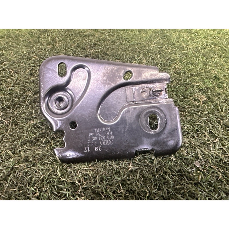 Ответная часть замка капота (кузов и элементы) AUDI Q5 FY 2018 2.0 DAYB 80A823185C