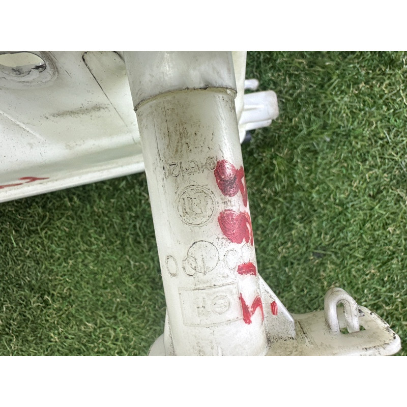 Бачок омывателя (кузов и элементы) LAND ROVER RANGE ROVER Sport L494 2016 3.0 Diesel LR070882