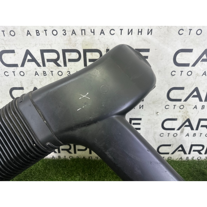 Патрубок воздушного фильтра (впускная система) BMW X5 E70 2010 N57D30A 13717812058