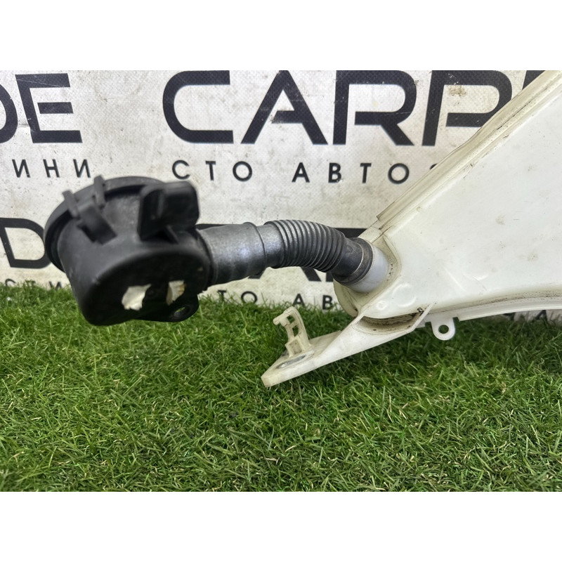 Бачок омывателя (кузов и элементы) BMW 3-series F30 2013 2.0 61667241672