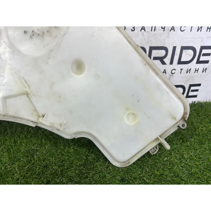 Бачок омывателя (кузов и элементы) BMW 3-series F30 2013 2.0 61667241672