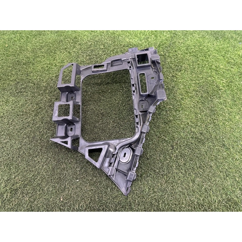 Крепление бампера (кузов и элементы) Volkswagen Touareg NF 2012 3.0 Hybrid CGFA 7P6807376B