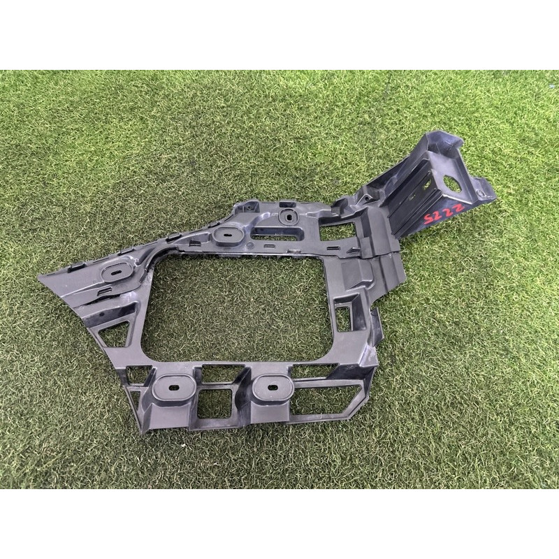 Крепление бампера (кузов и элементы) Volkswagen Touareg NF 2012 3.0 Hybrid CGFA 7P6807376B