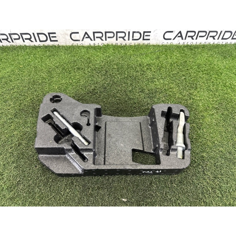 Комплект инструмента (аксессуары) Volkswagen Touareg NF 2012 3.0 Hybrid CGFA 7P0805783