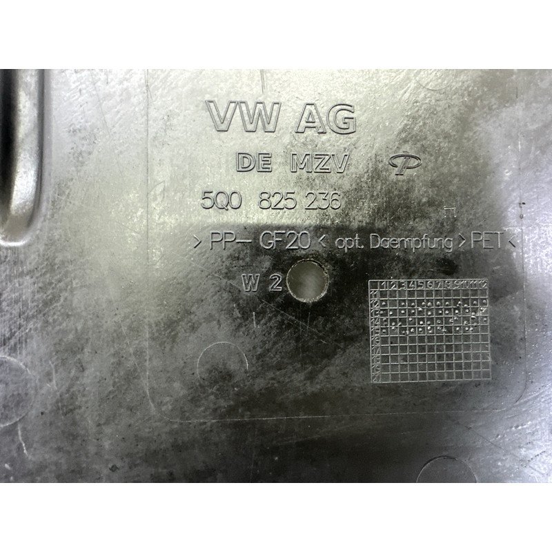 Защита двигателя (кузов и элементы) AUDI A3 8V 2016 1.8 CNSB 5Q0825236Q