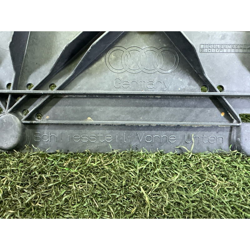 Защита бампера (кузов и элементы) AUDI A4 B9 2018 2.0 DBPA 8W0807611A