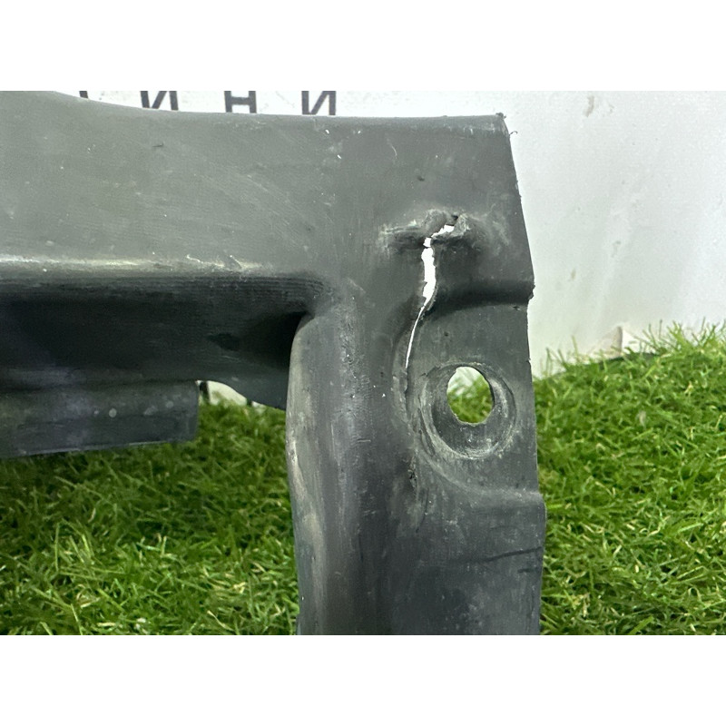 Захист днища (кузов і елементи) Volkswagen Touareg NF 2012 3.0 Hybrid CGFA 7P0825202C