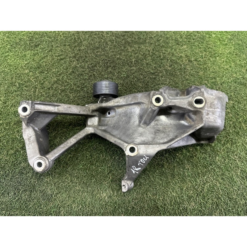 Кронштейн генератора (кронштейны двигателя) Volkswagen Touareg NF 2011 3.6 03H260087E