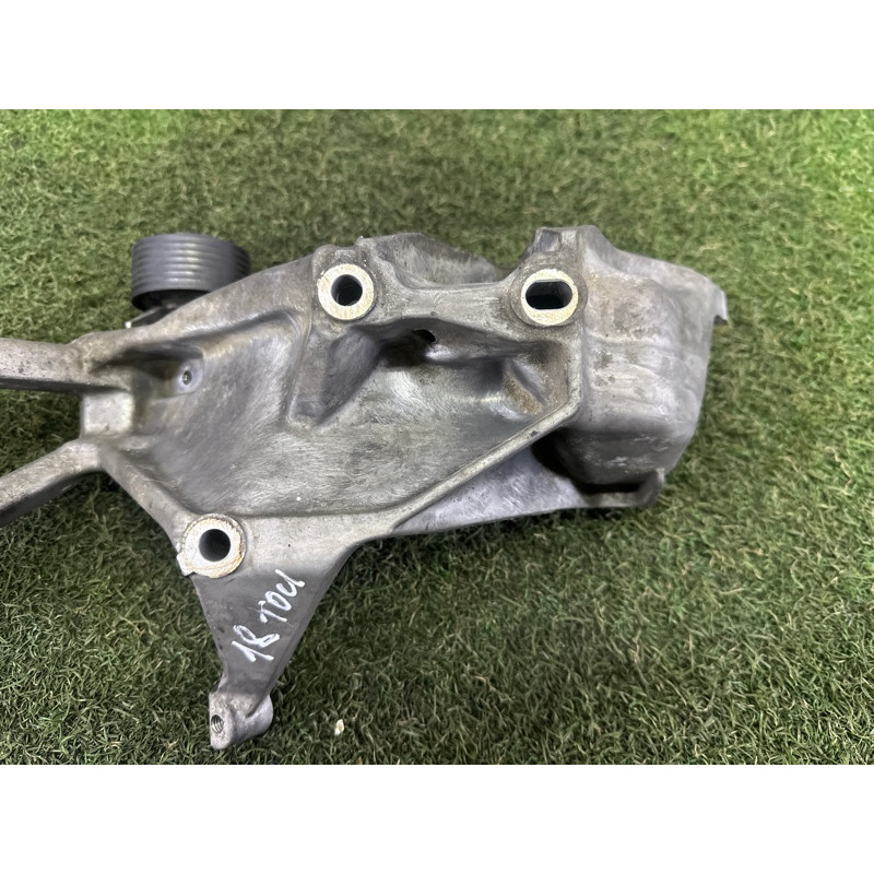 Кронштейн генератора (кронштейны двигателя) Volkswagen Touareg NF 2011 3.6 03H260087E