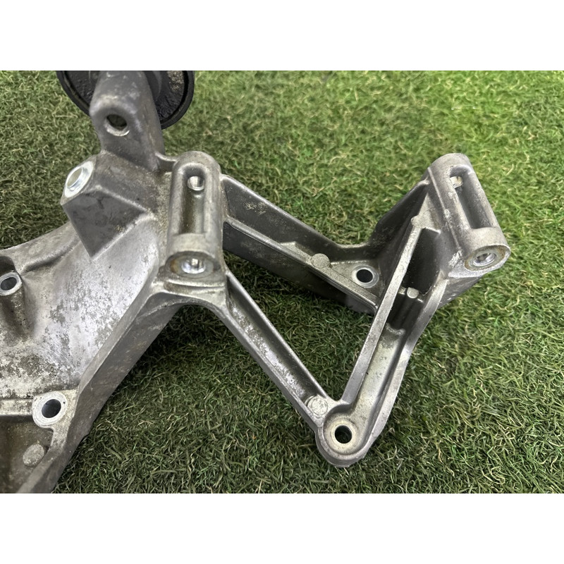 Кронштейн генератора (кронштейны двигателя) Volkswagen Touareg NF 2011 3.6 03H260087E