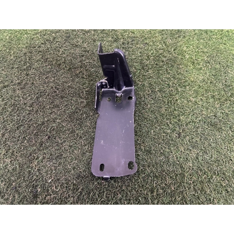 Крепление радиатора (кузов и элементы) BMW 3-series E90 2010 3.0 N54 51647117812