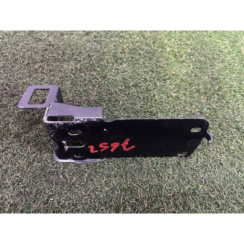 Крепление радиатора (кузов и элементы) BMW 3-series E90 2010 3.0 N54 51647117812