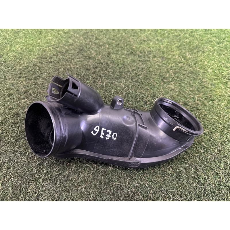 Патрубок воздушного фильтра (впускная система) BMW X5 E70 2010 N57D30A 13717812059