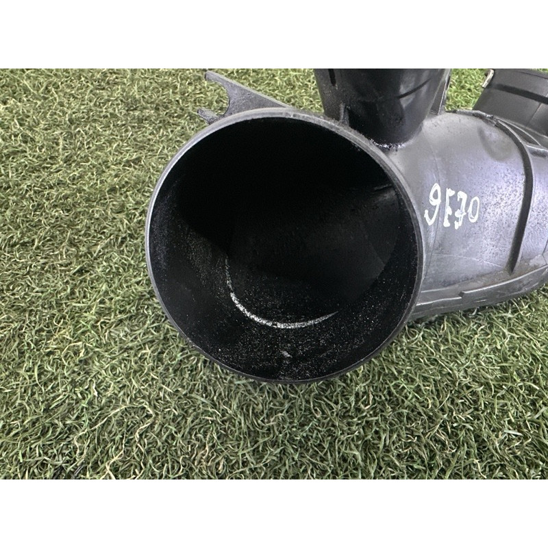 Патрубок воздушного фильтра (впускная система) BMW X5 E70 2010 N57D30A 13717812059