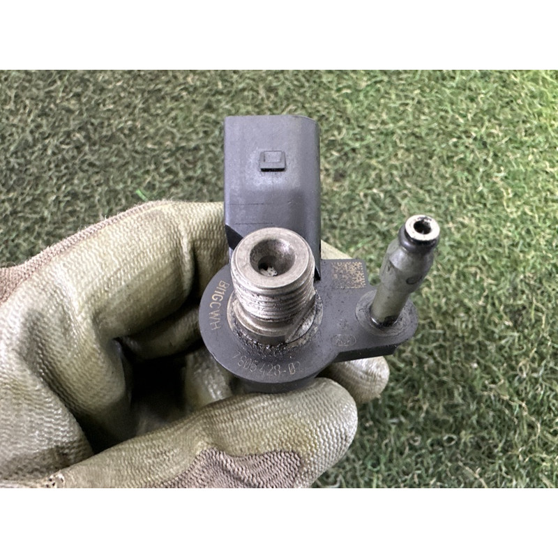 Форсунка топливная (топливная система) BMW X5 E70 2010 N57D30A 13537805428