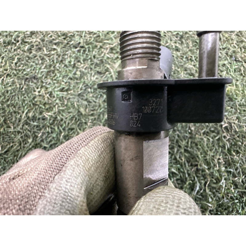 Форсунка топливная (топливная система) BMW X5 E70 2010 N57D30A 13537805428